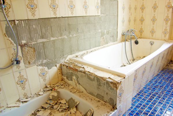 Bathtub Demolition in Estero